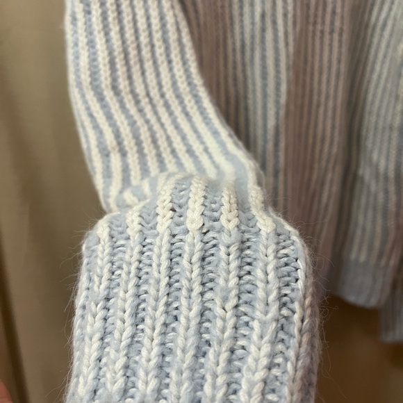 ⚫️ Elizabeth and James Light Blue Knit Sweater Size XL Winter Cozy Comfy Fluffy - Picture 2 of 8